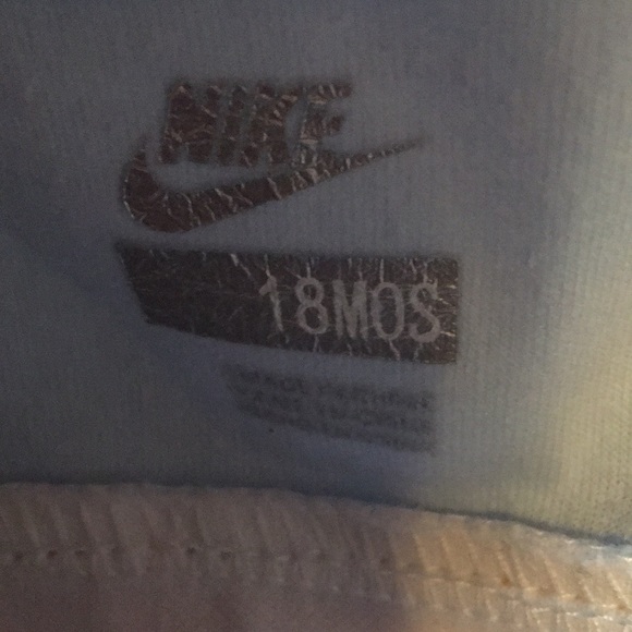 Baby sweater size 18M - Picture 2 of 3